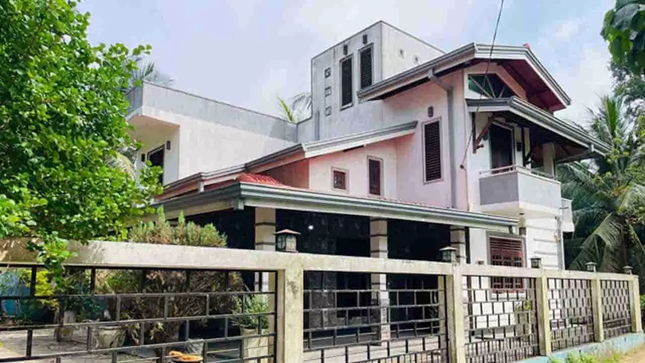 அஜித் பெரேராவின் வீடு முடக்கம்